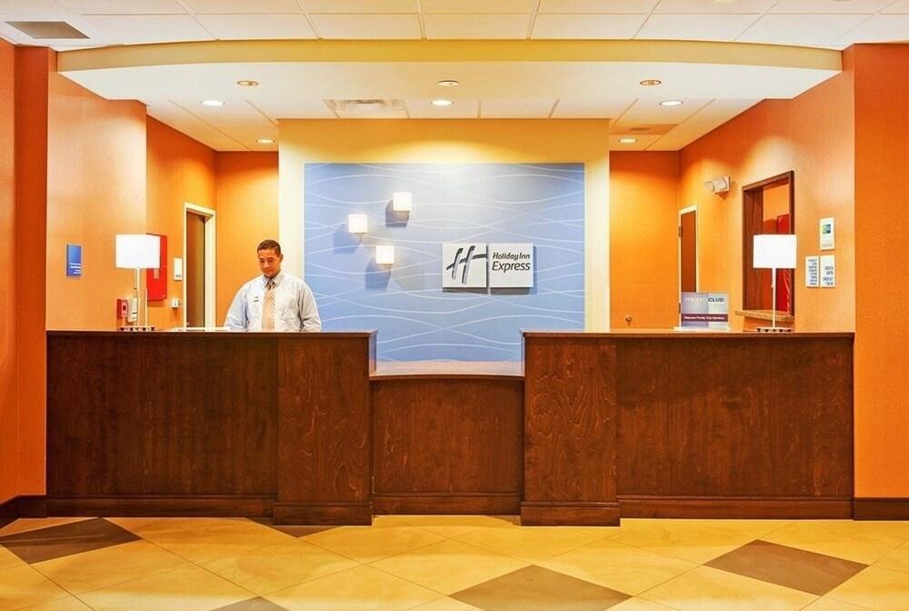 Holiday Inn Express & Suites San Antonio Frost Bank Center By Ihg Exterior foto