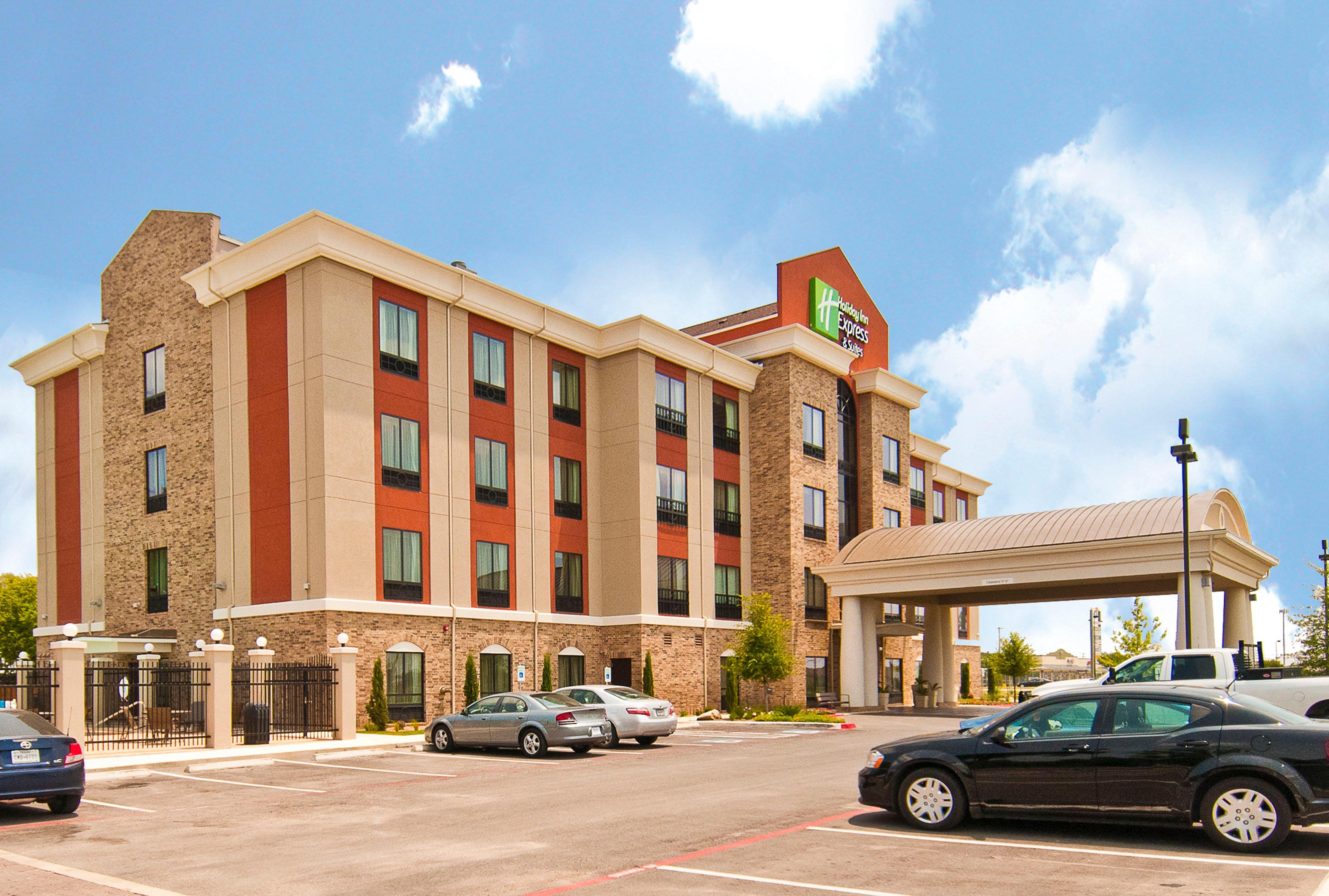 Holiday Inn Express & Suites San Antonio Frost Bank Center By Ihg Exterior foto