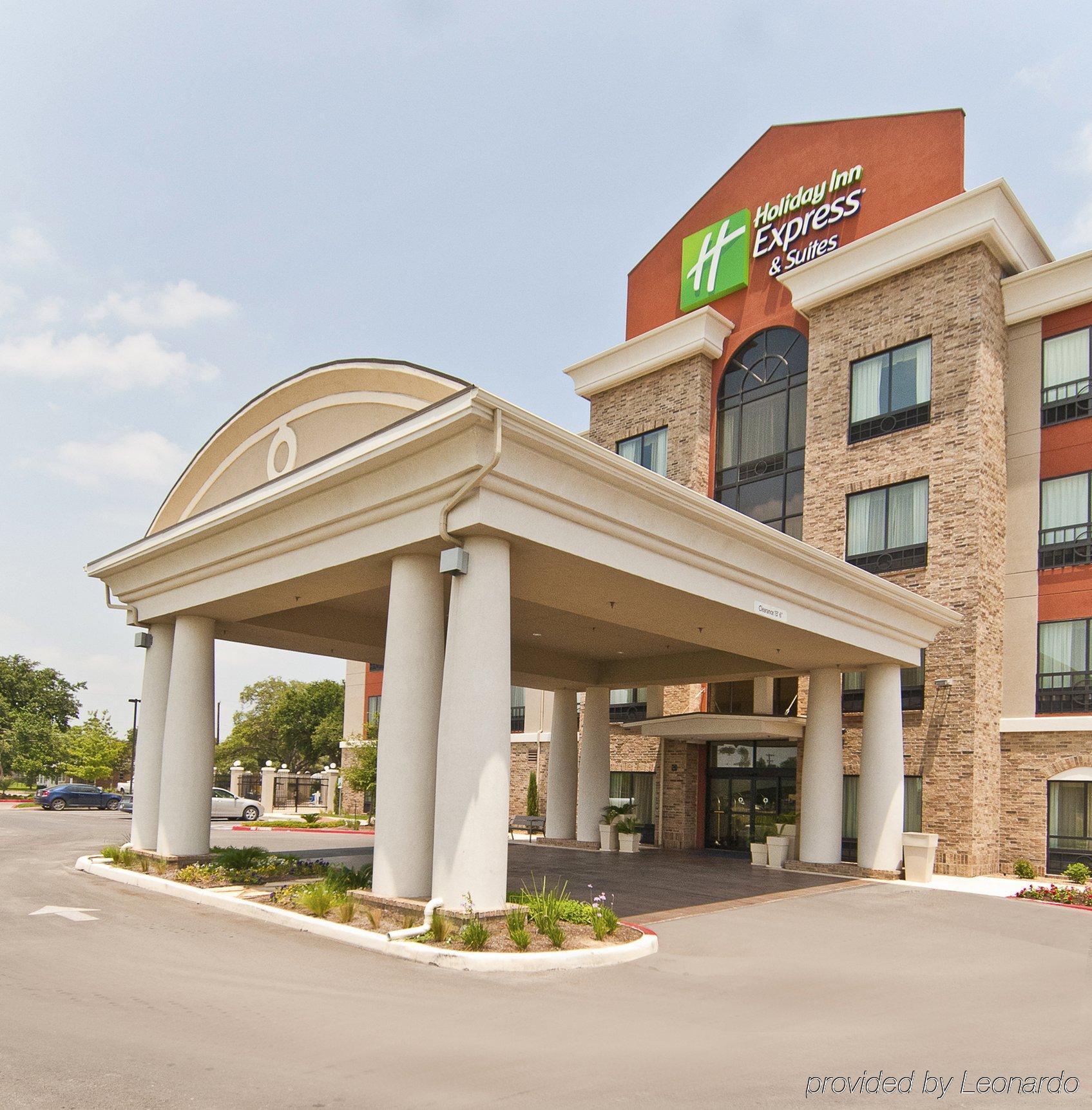 Holiday Inn Express & Suites San Antonio Frost Bank Center By Ihg Exterior foto